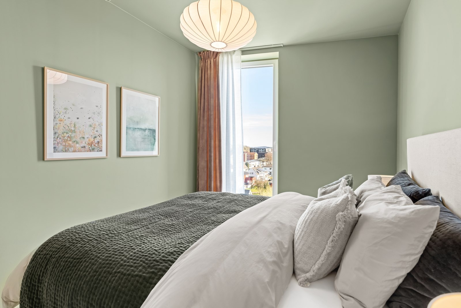 Her har du god plass til en stor dobbeltseng! Galleribilde
