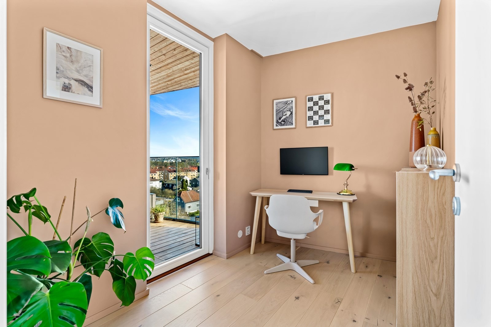 Rommene egner seg godt som barnerom, gjesterom eller hjemmekontor, og gir fleksibilitet etter behov. Galleribilde