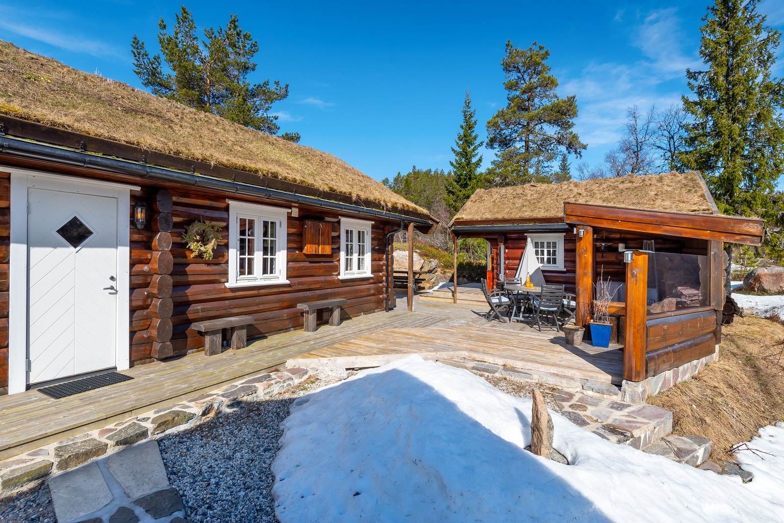Her er flere flotte uteplasser som utnytter solforholdene godt. Galleribilde
