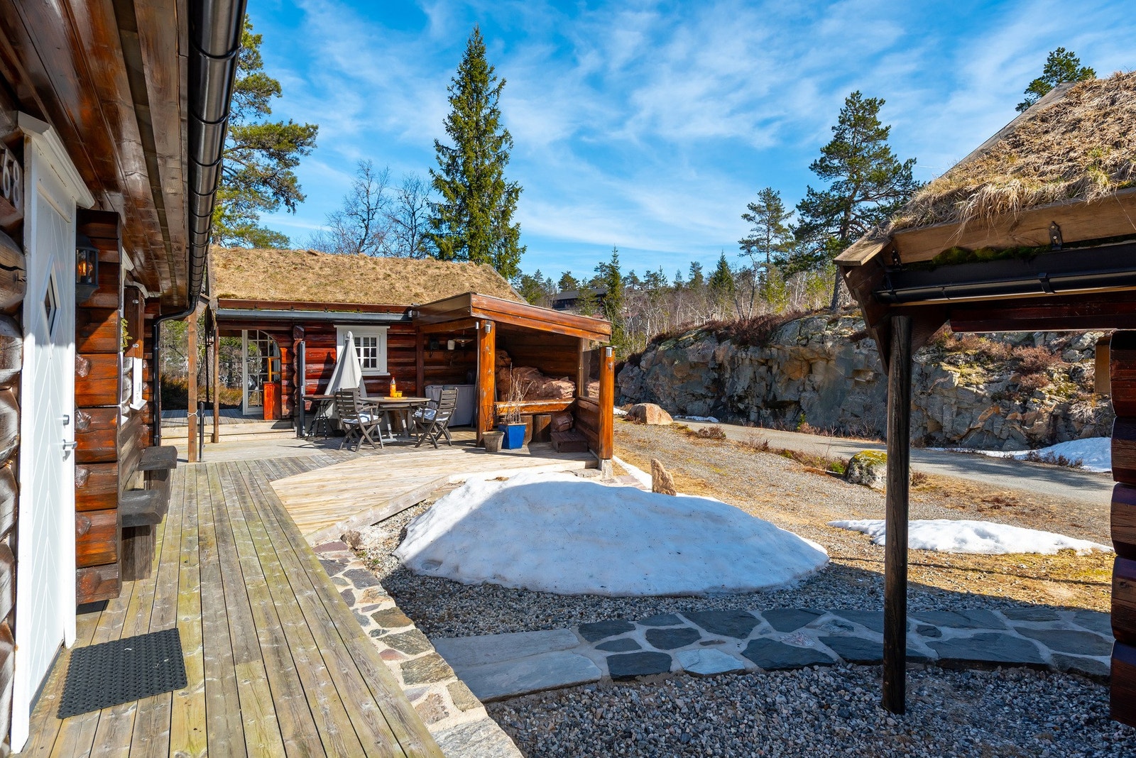 Her er flere flotte uteplasser som utnytter solforholdene godt. Galleribilde