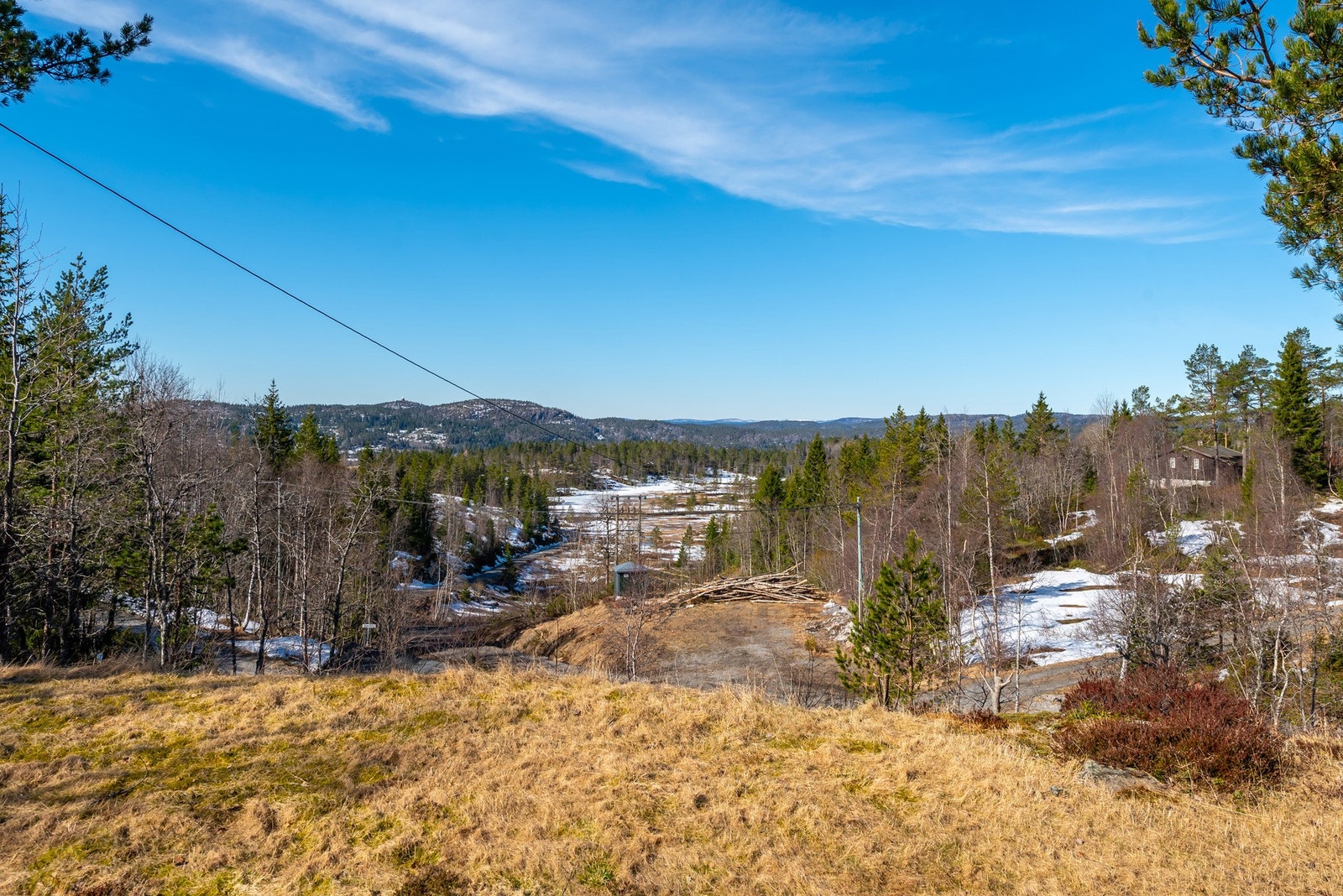 Flott utsikt med fjellene i horisonten. Galleribilde