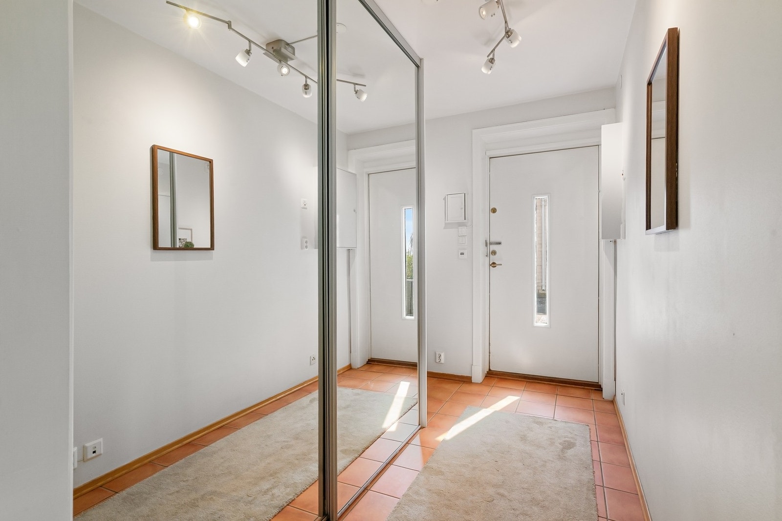 Entré- det er egen inngang til leiligheten Galleribilde