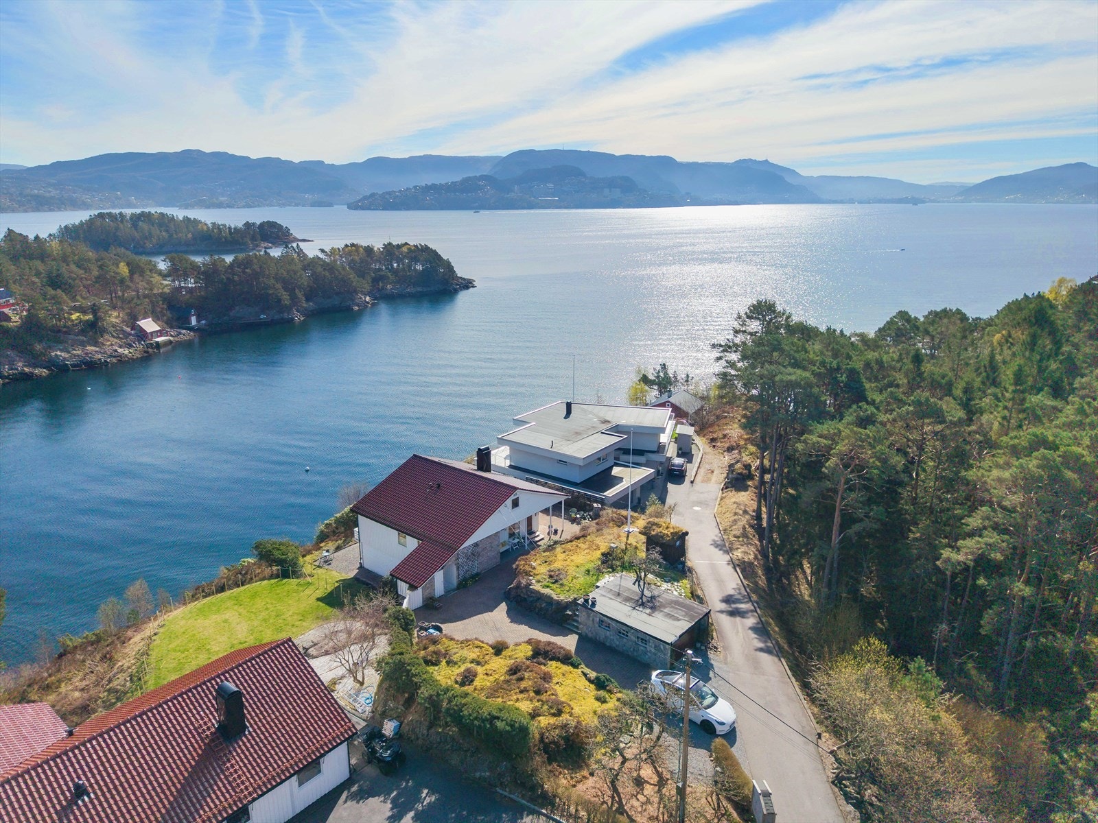 Utsikt mot Byfjorden og Byfjellene. Galleribilde