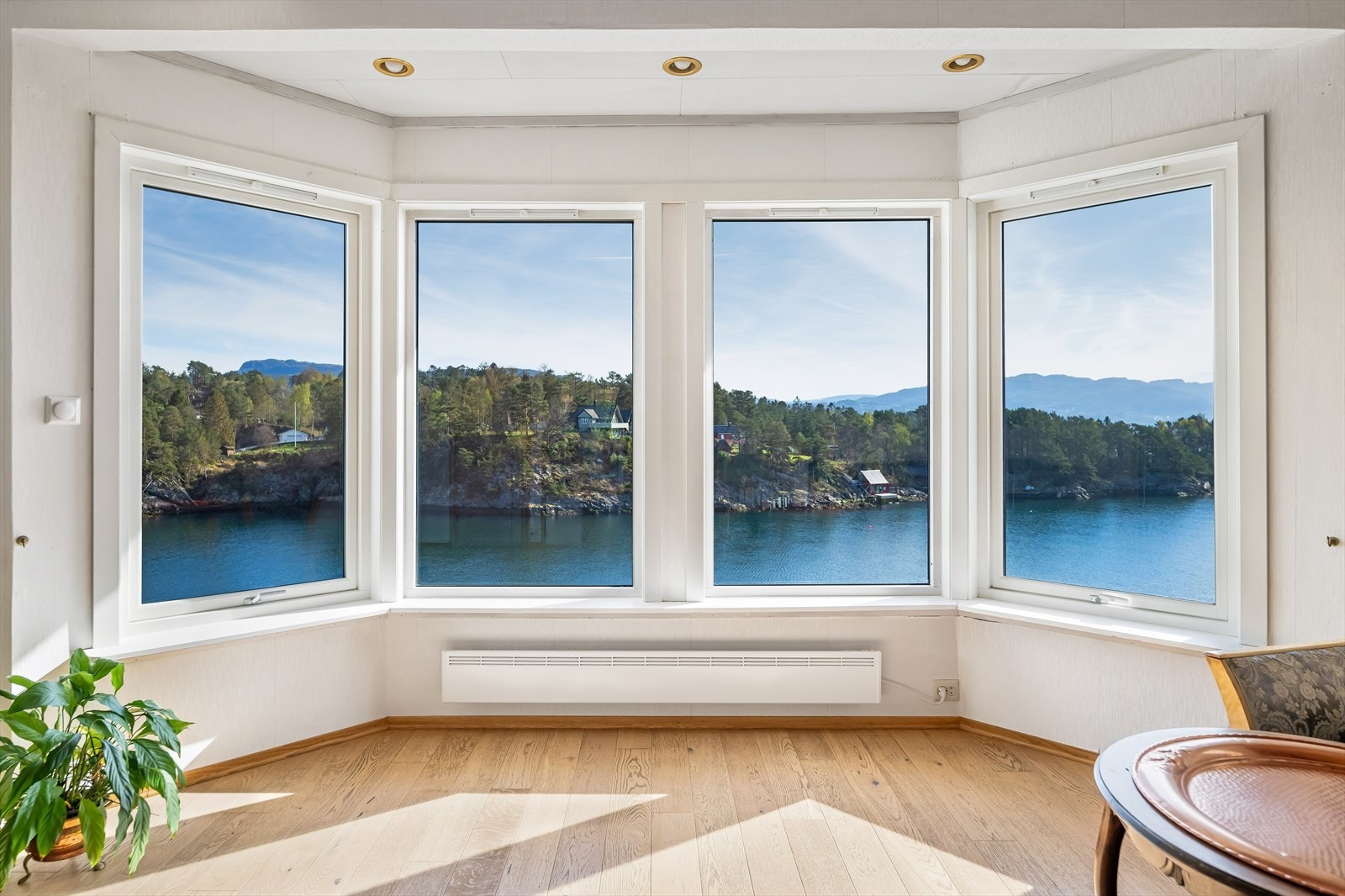 Utsikt mot Byfjorden, Byfjellene og sørover mot Bergen by. Galleribilde