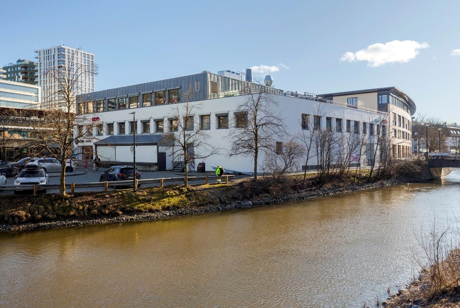 Leif Tronstads plass 7 - rett ved Engervannet. Galleribilde