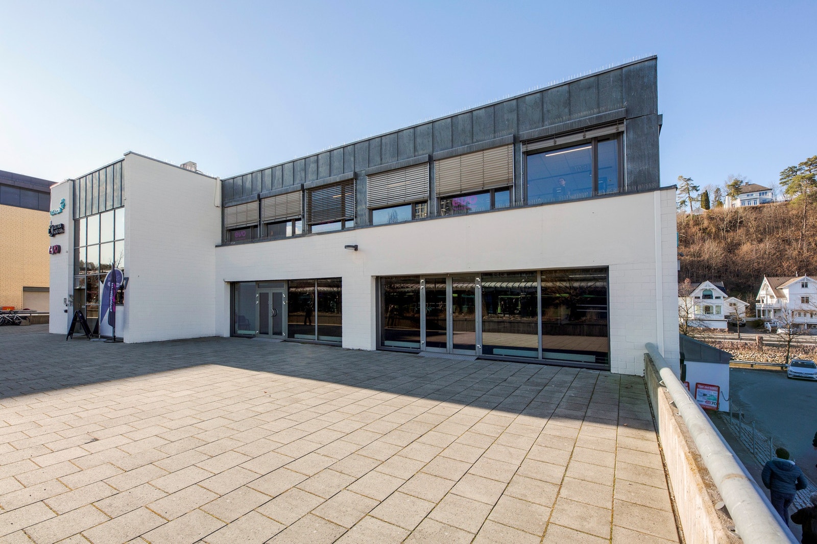 Leif Tronstads plass 7 - rett ved Engervannet. Galleribilde