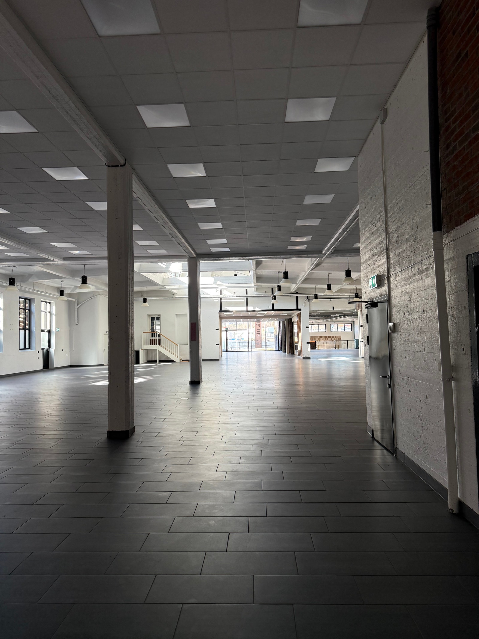 Stort lokale på nederste plan. Mellom 1100 - 1200 m2 Galleribilde