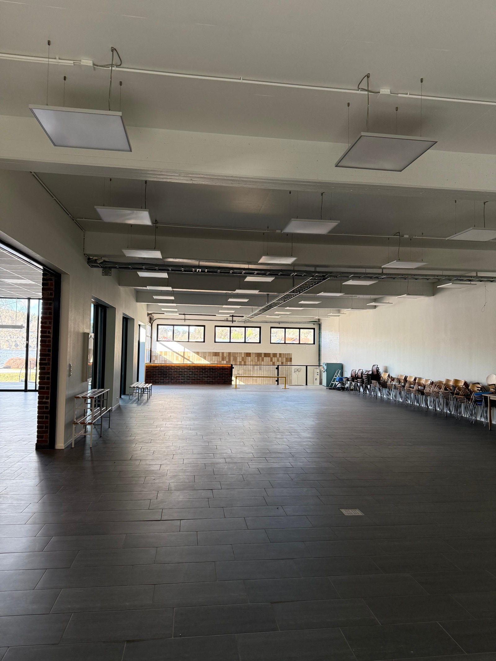 Stort lokale på nederste plan. Mellom 1100 - 1200 m2 Galleribilde