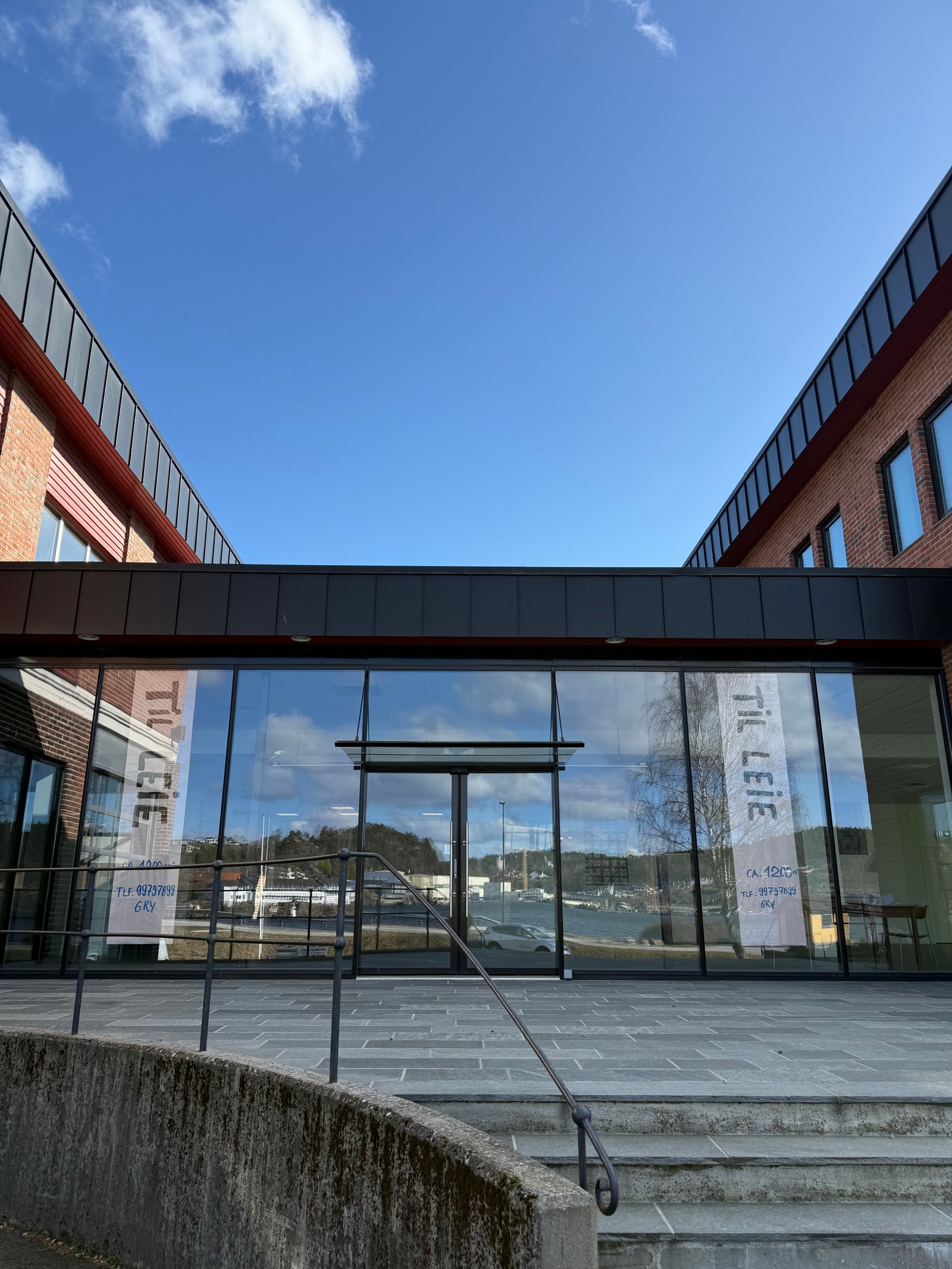 Fasade front mot fjorden. Galleribilde