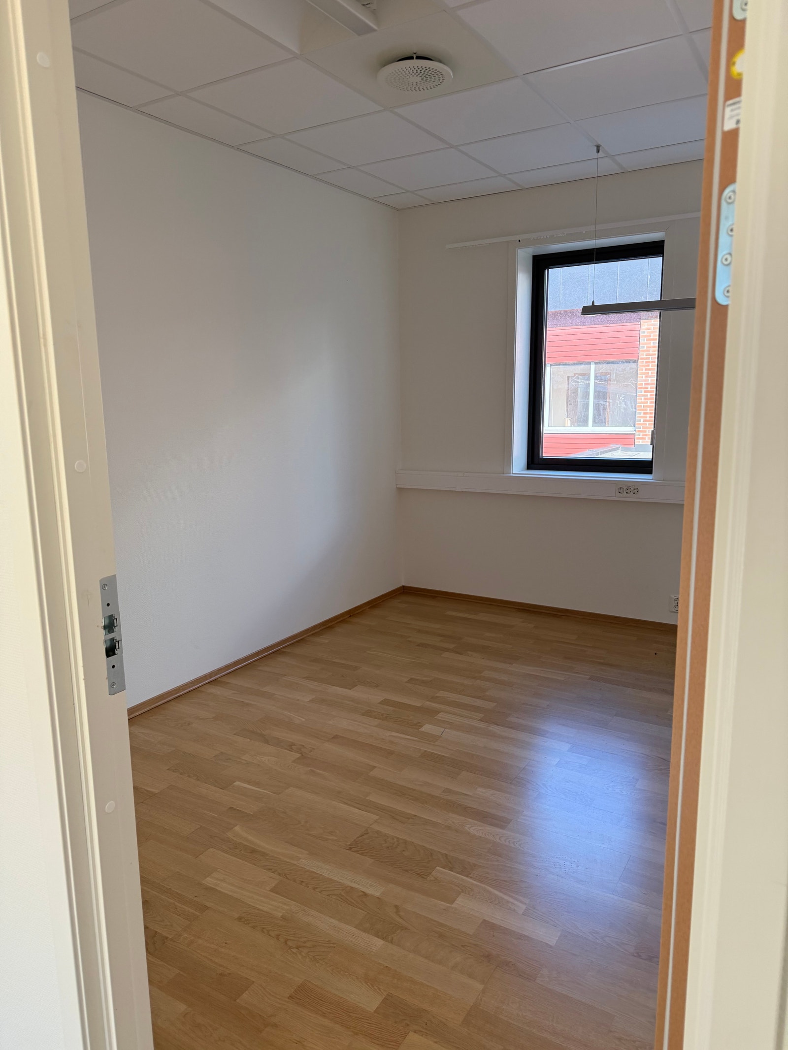 Et av seks kontorer i ny fløy. Galleribilde