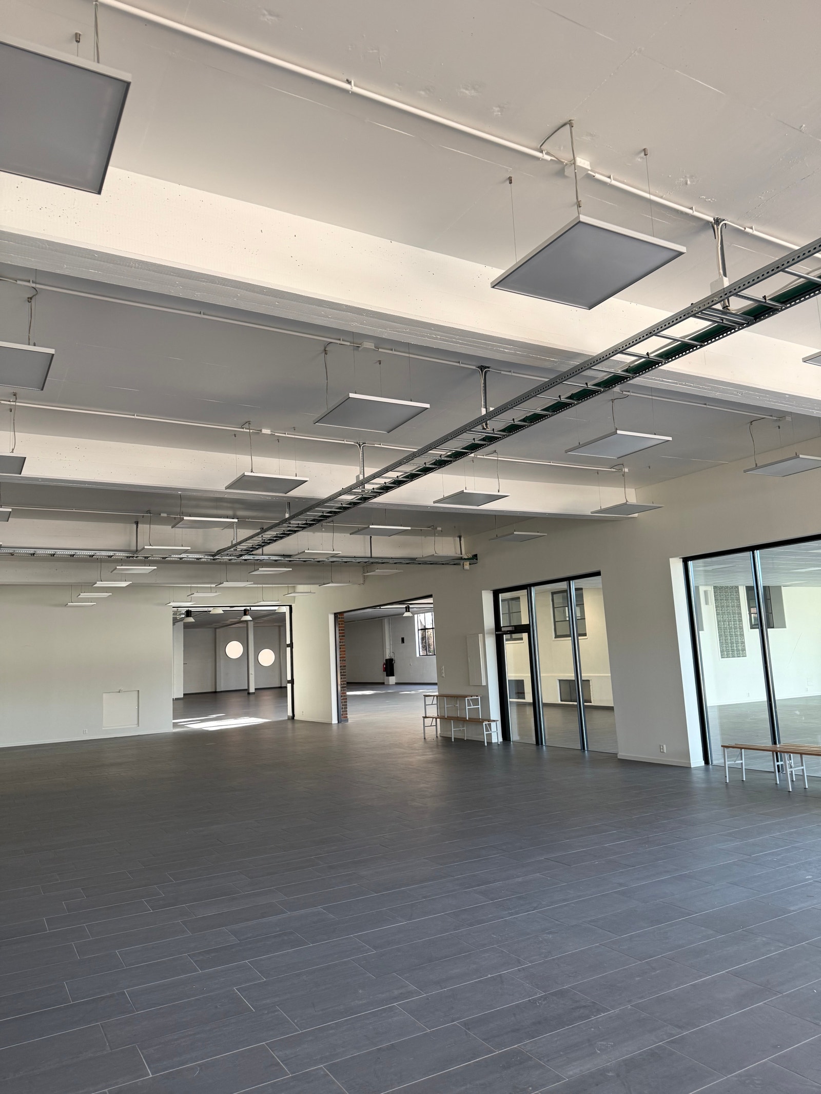 Stort lokale på nederste plan. Mellom 1100 - 1200 m2 Galleribilde