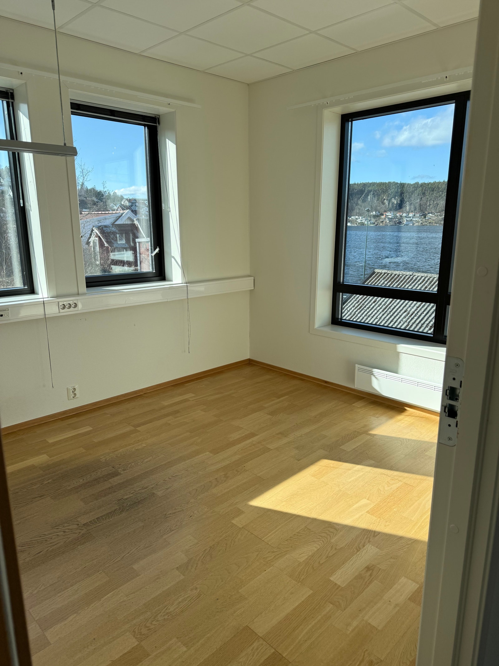 Et av seks kontorer i ny fløy. Med fin utsikt. Galleribilde