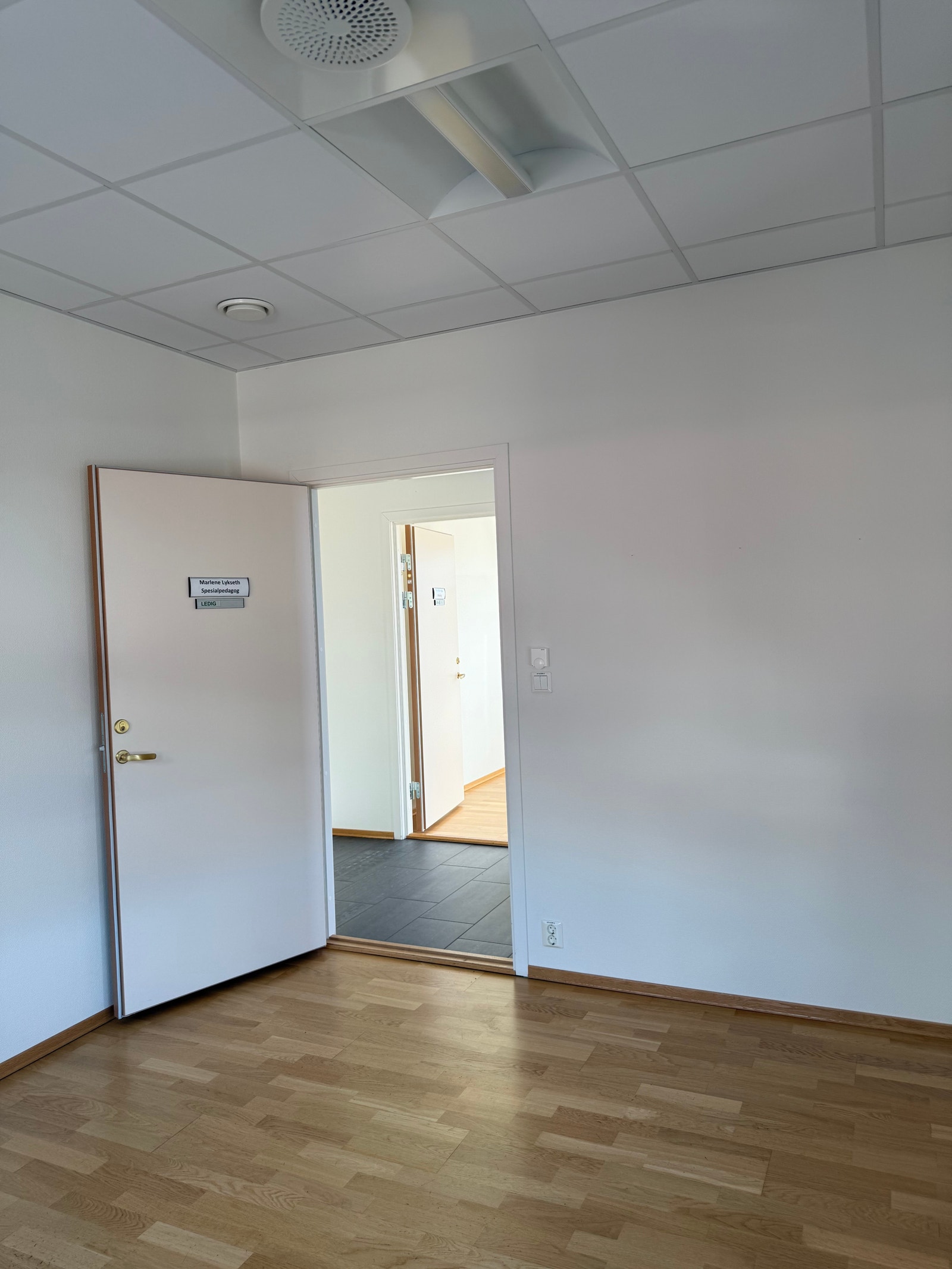 Et av seks kontorer i ny fløy. Galleribilde