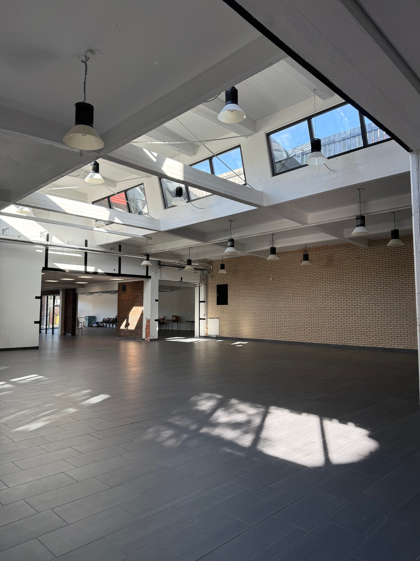 Stort lokale på nederste plan. Mellom 1100 - 1200 m2 Galleribilde