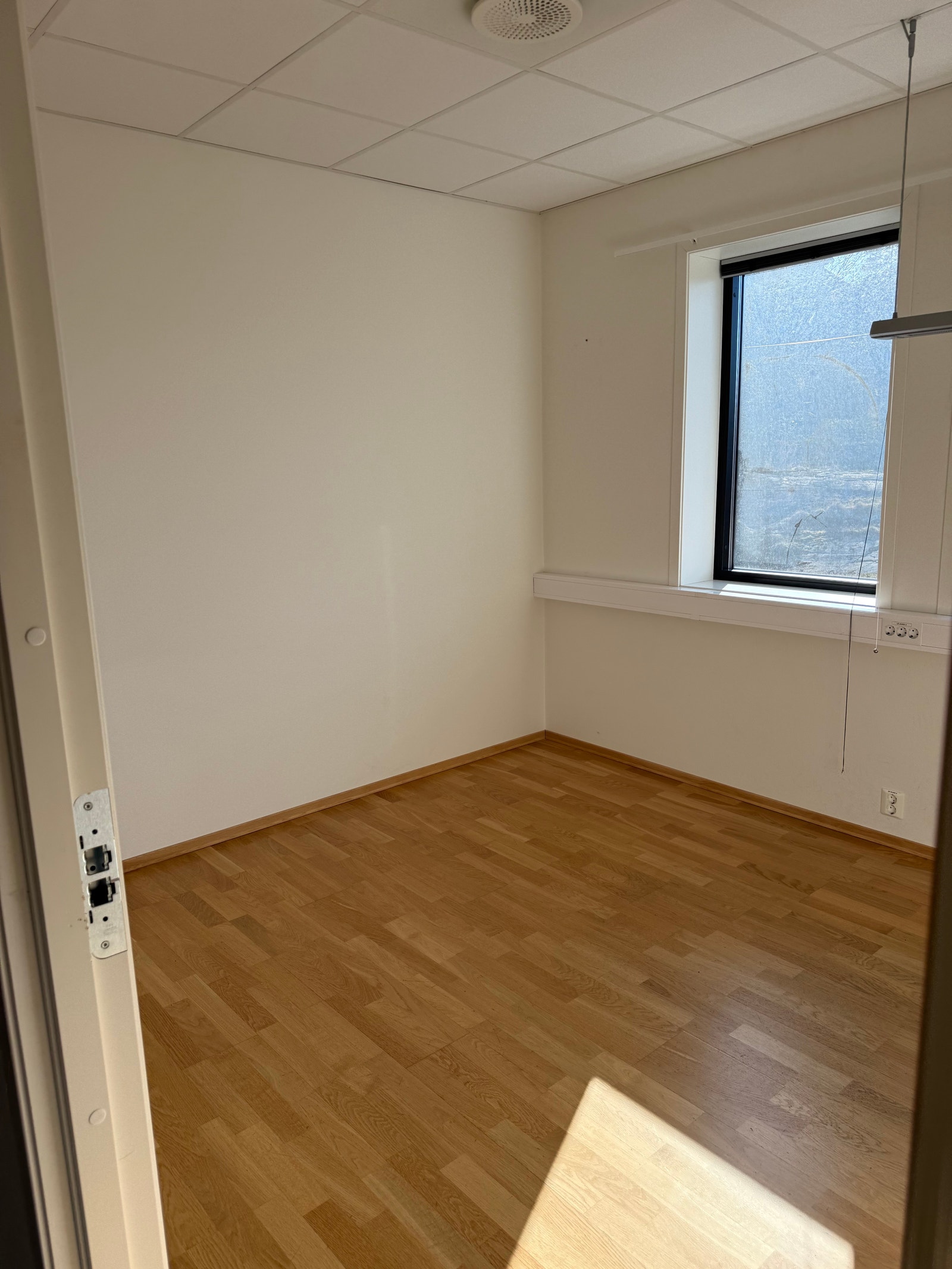 Et av seks kontorer i ny fløy. Galleribilde