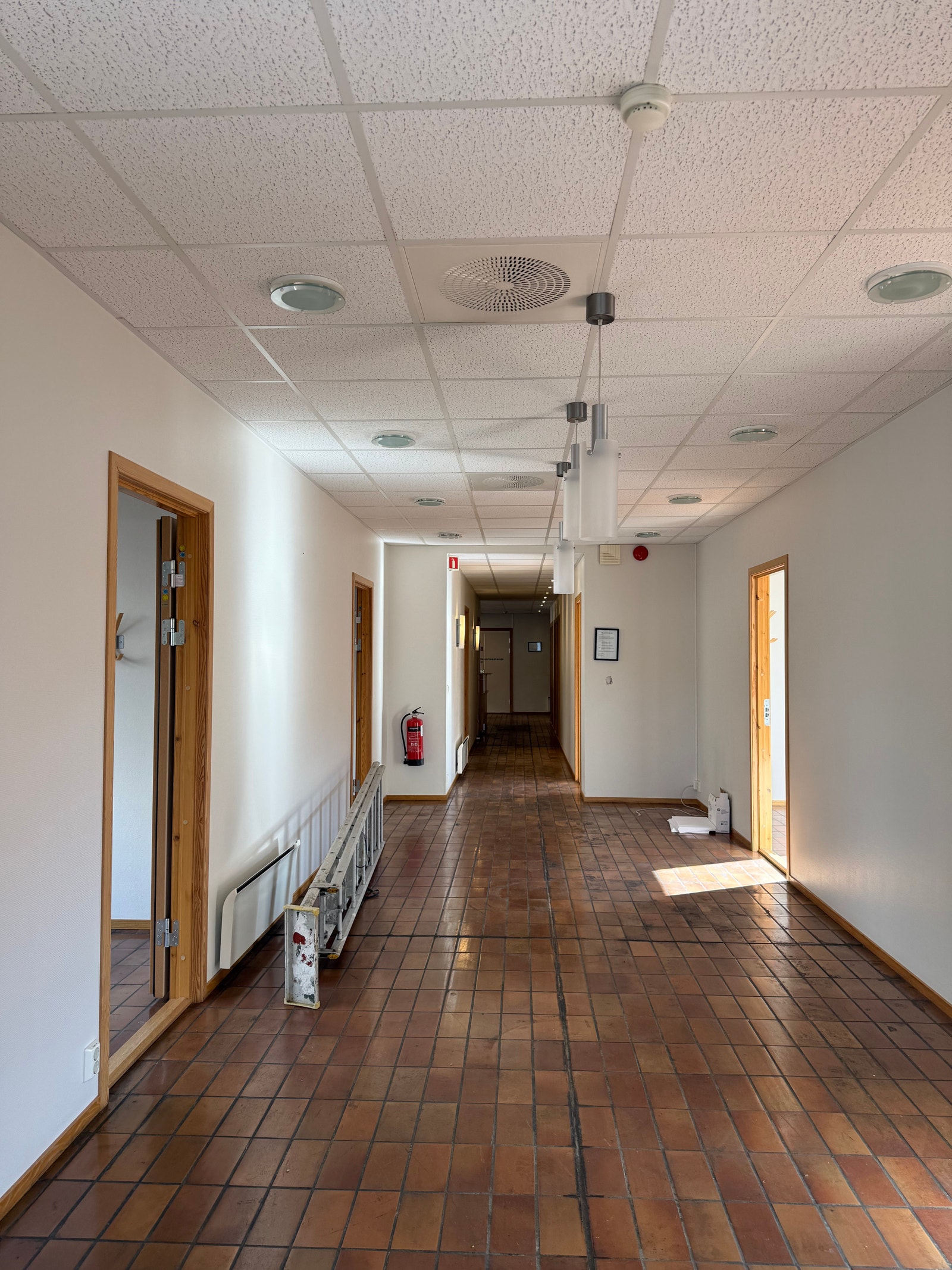 Gang i eldre fløy. Galleribilde