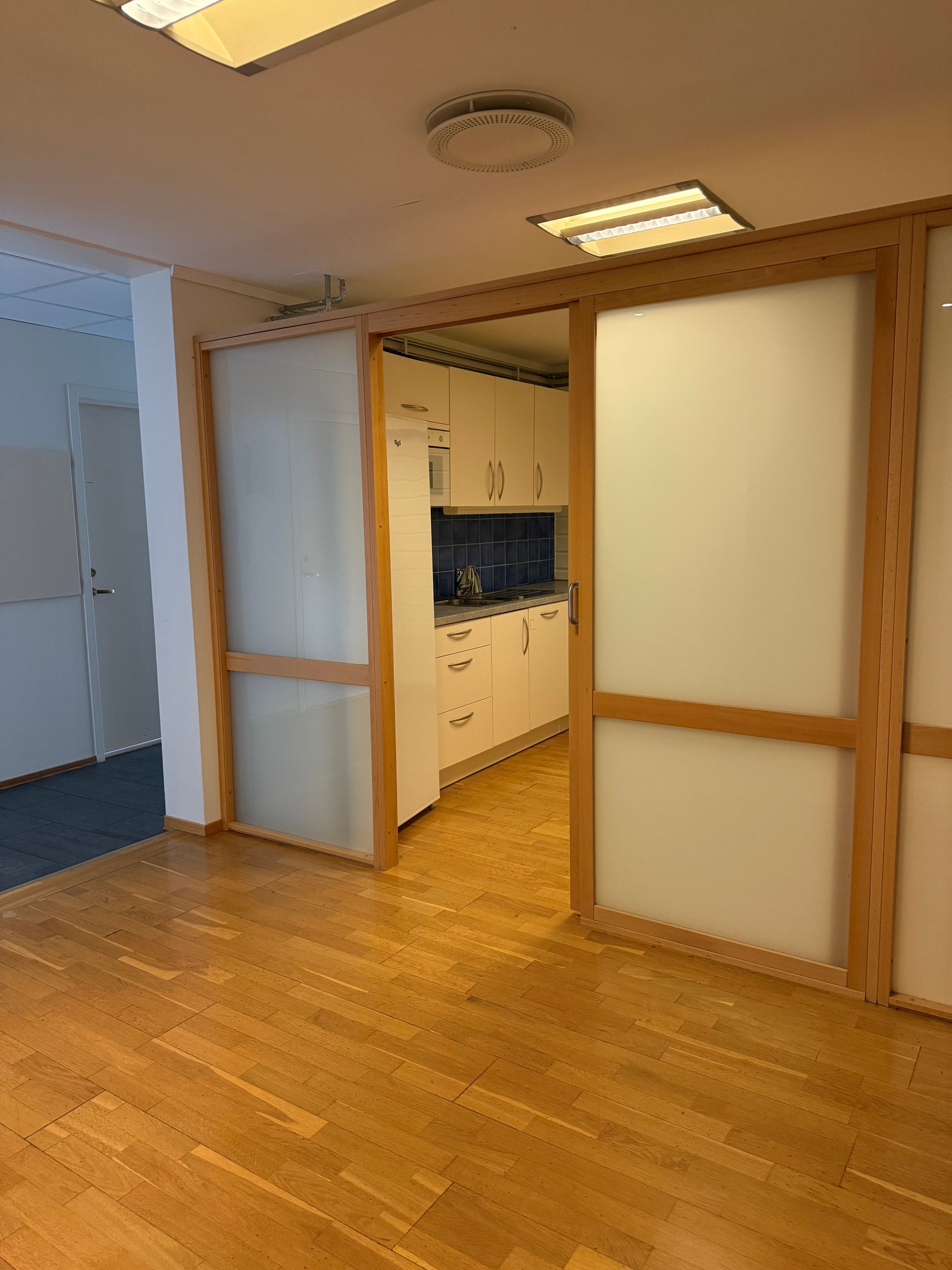 Kjøkken og spiserom. Galleribilde