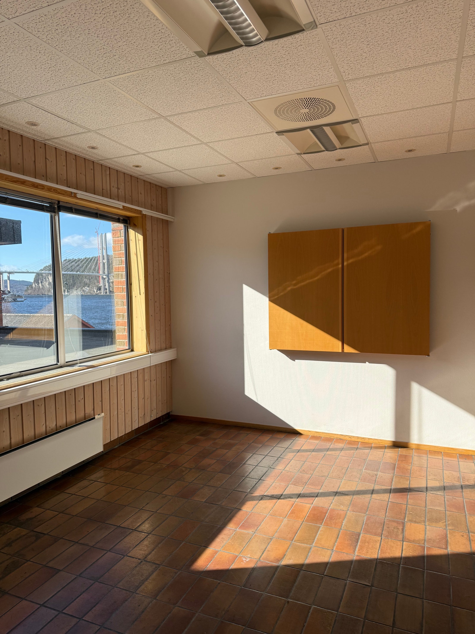 Møterom / stort kontor i eldre fløy. Galleribilde