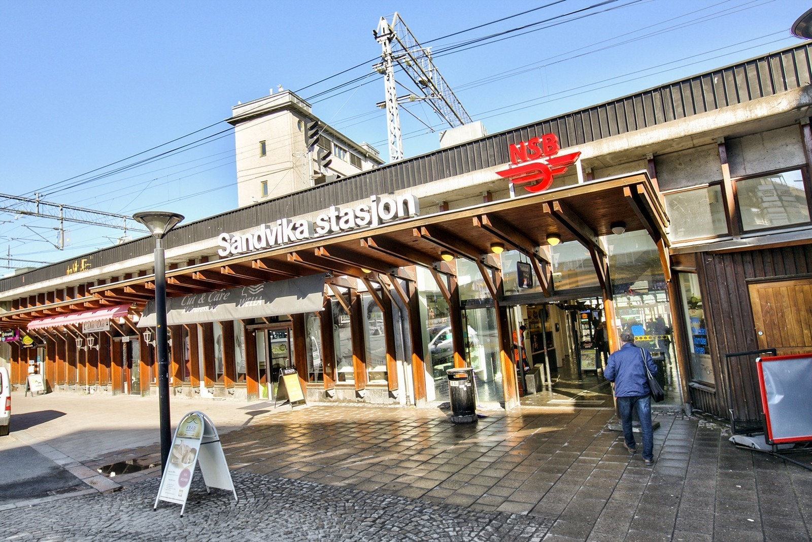 Sandvika stasjon er et av de viktigste kollektivknutepunktene vest for Oslo Galleribilde