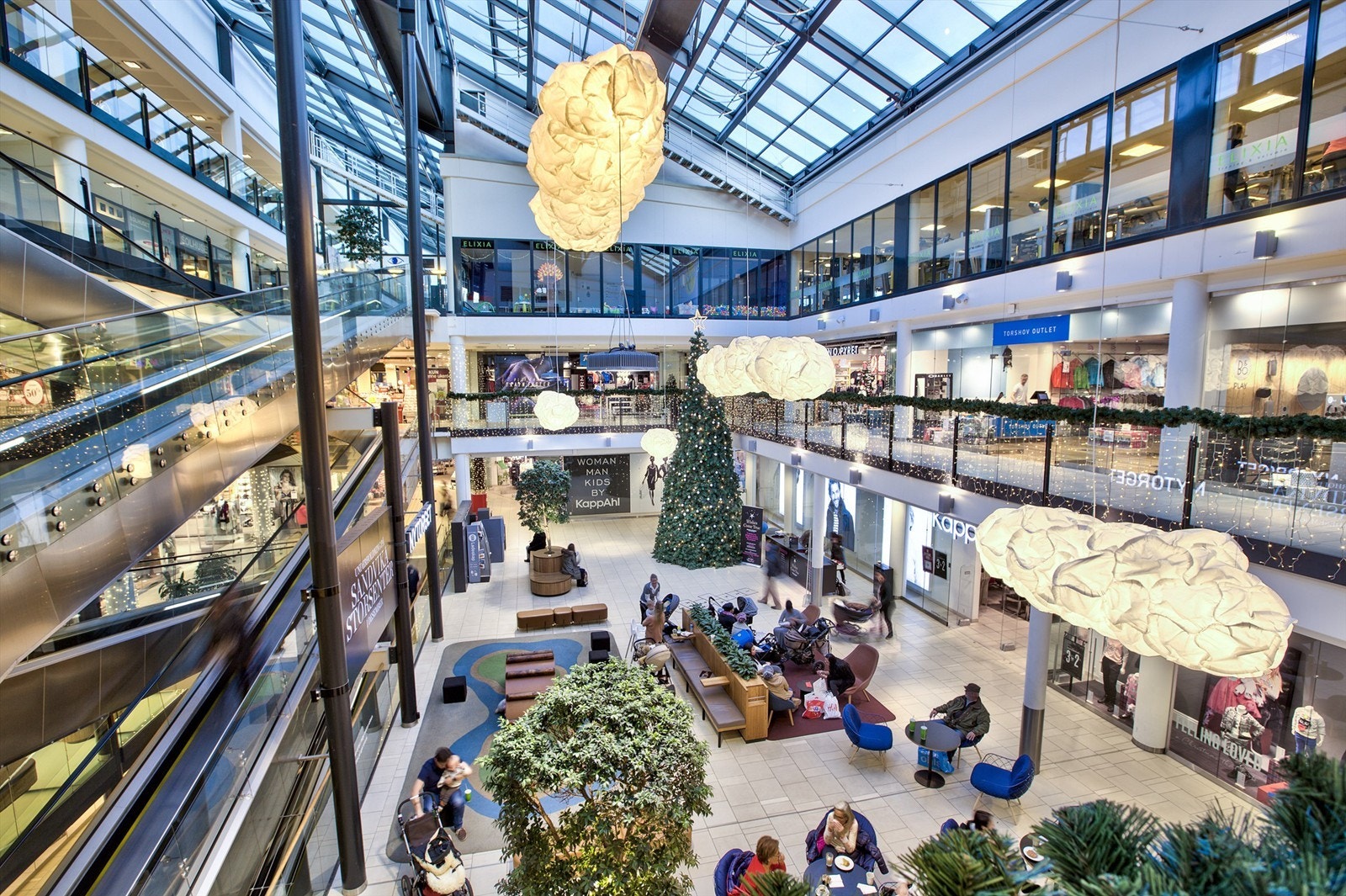 På Thon Senter Sandvika finner du alt innen mote, sport, elektronikk, beauty, helse, livsstil, interiør og hjem Galleribilde
