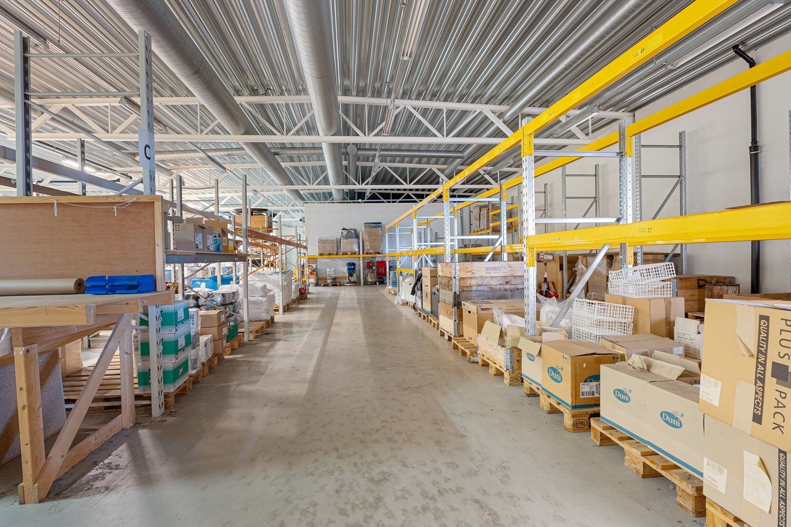 Praktiske store lagerhaller Galleribilde