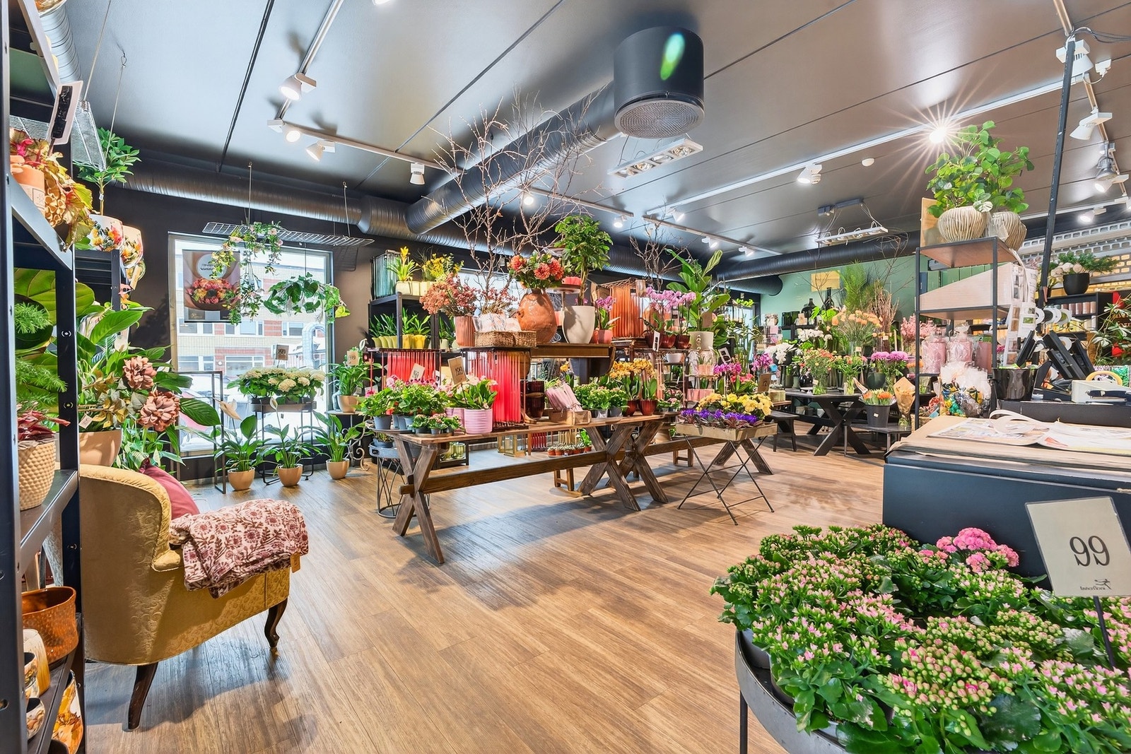 Innvendig i butikk. Galleribilde
