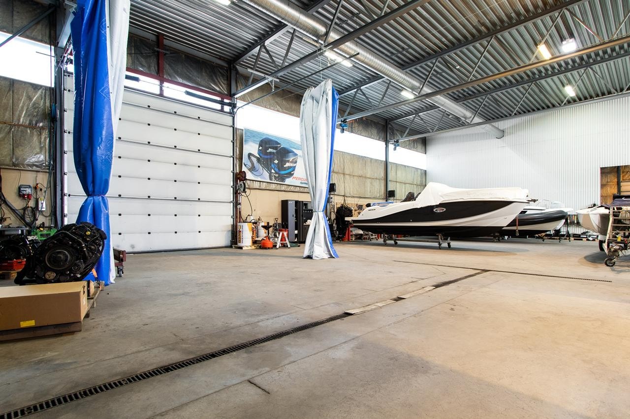 Bygget er oppført av prefabrikkert stålchassis fra ca. 2000 Galleribilde