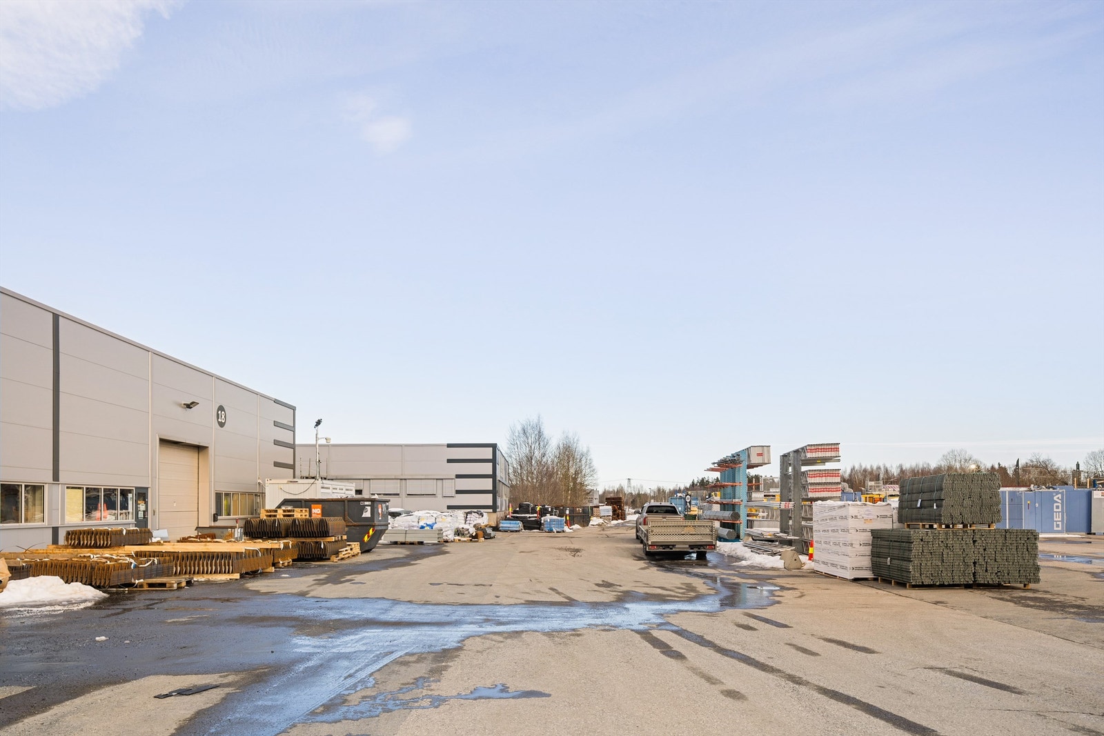 Asfalterte uteområder til lagring og parkering Galleribilde