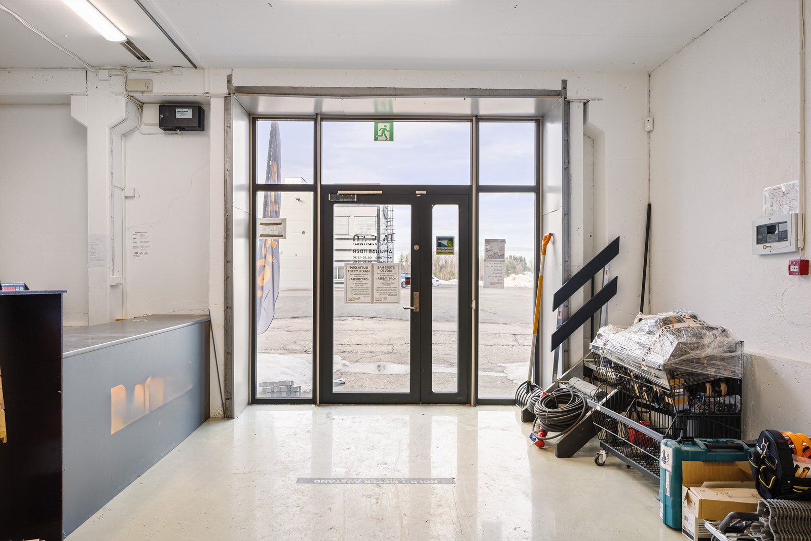 Hovedinngang kontor/showrom/salgsareal Galleribilde