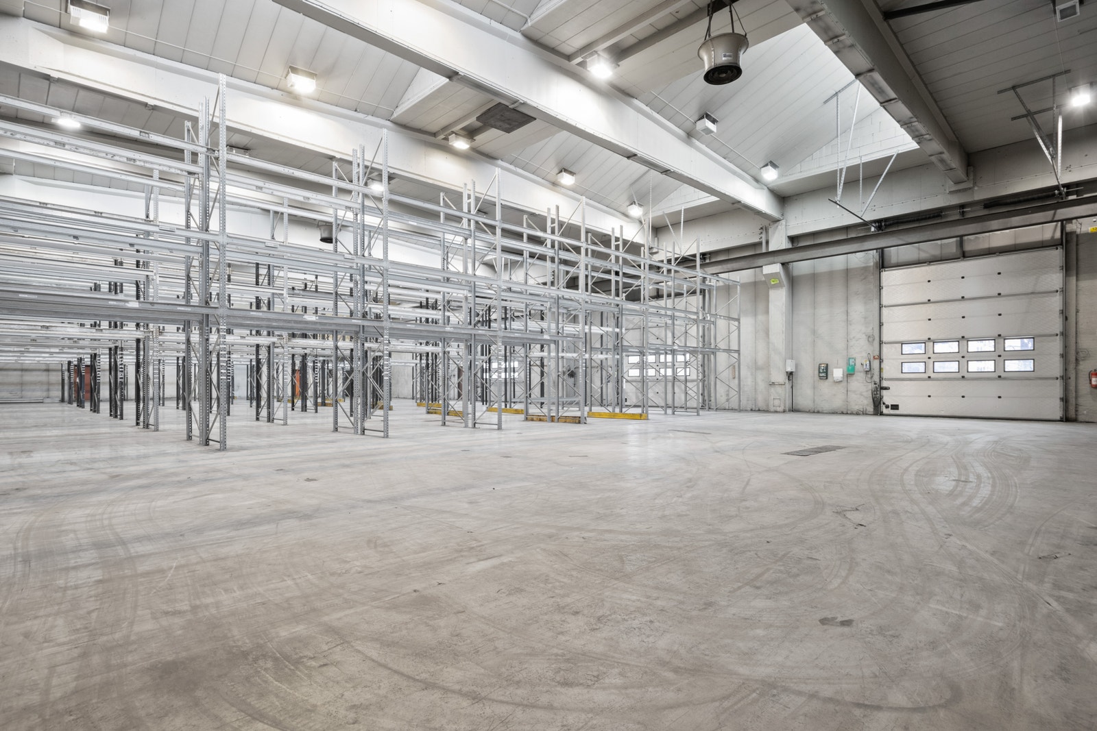 Høytlager med reoler, ca 1000 m2 Galleribilde
