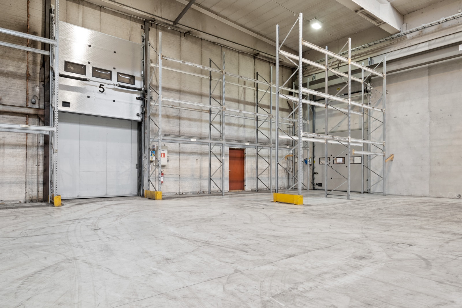 Høytlager uten reoler, ca 1000 m2 Galleribilde
