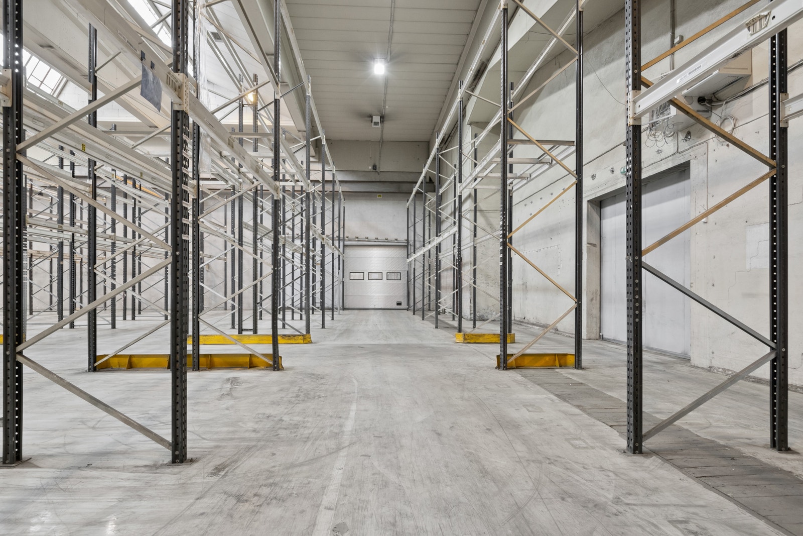 Høytlager med reoler, ca 1000 m2 Galleribilde