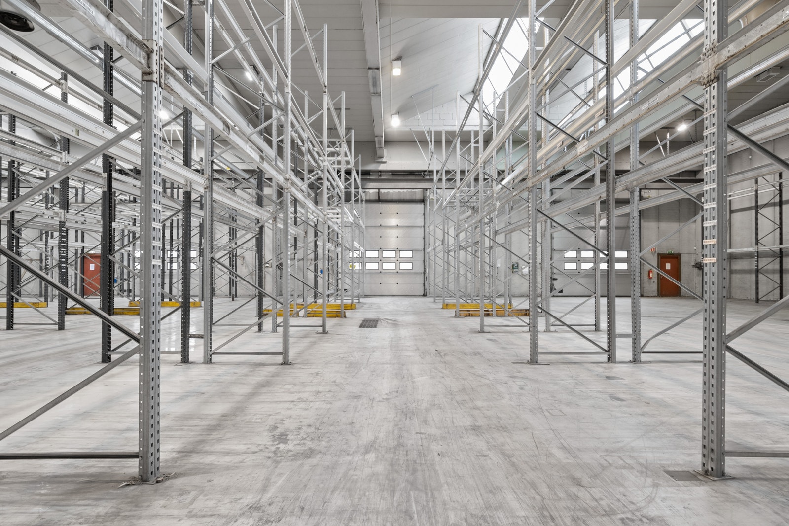 Høytlager med reoler, ca 1000 m2 Galleribilde