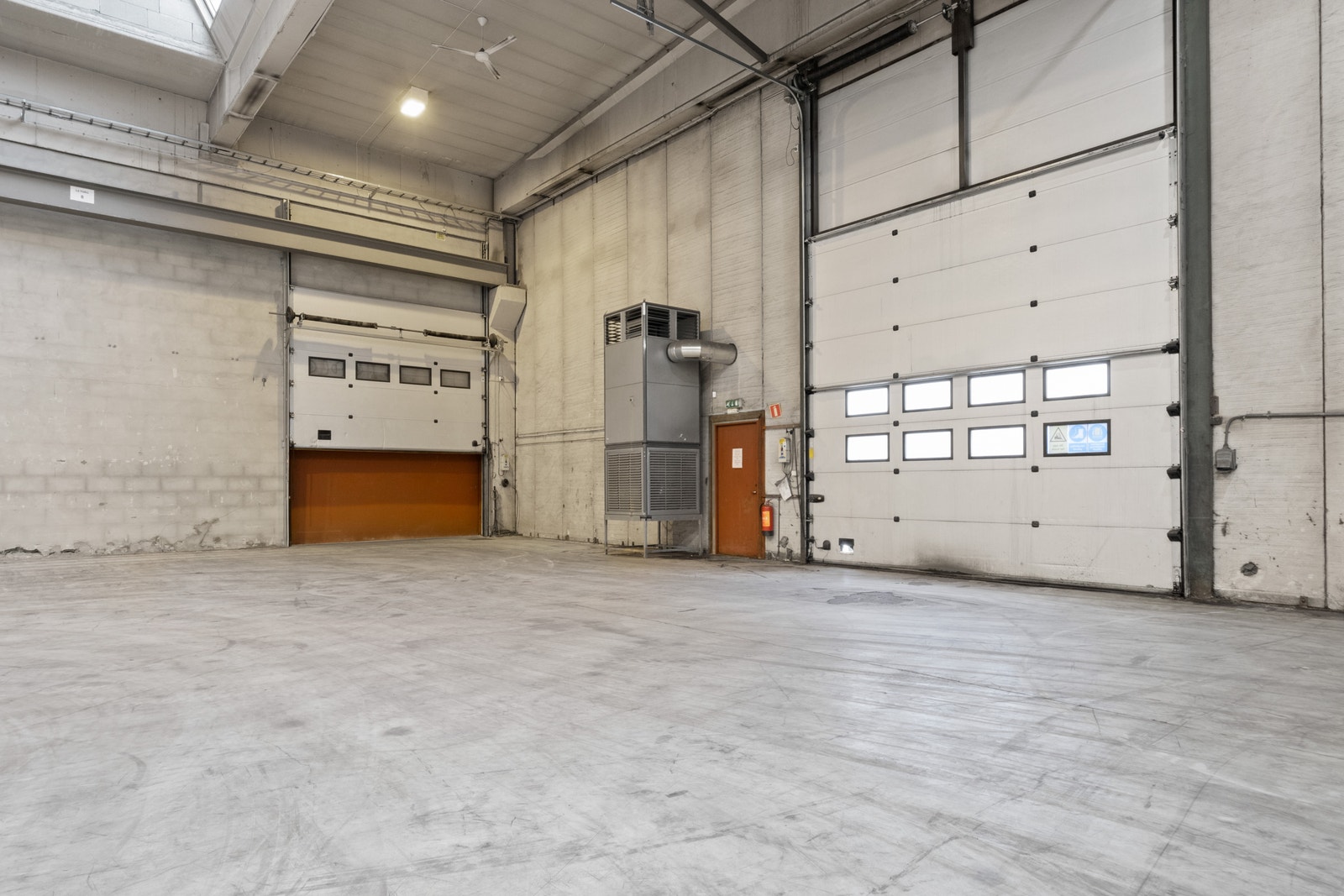 Høytlager uten reoler, ca 1000 m2 Galleribilde