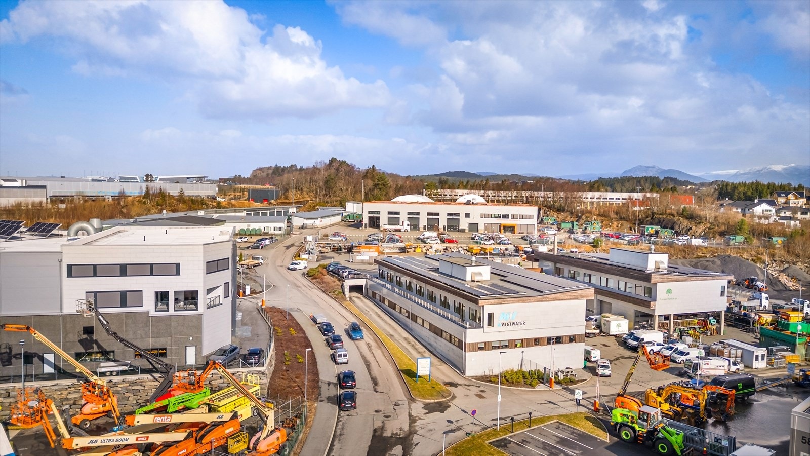 Velkommen til kombinasjonsbygg i Espehaugen 54 presentert av Stephane B. Trotta i EiendomsMegler1 Næringseiendom.