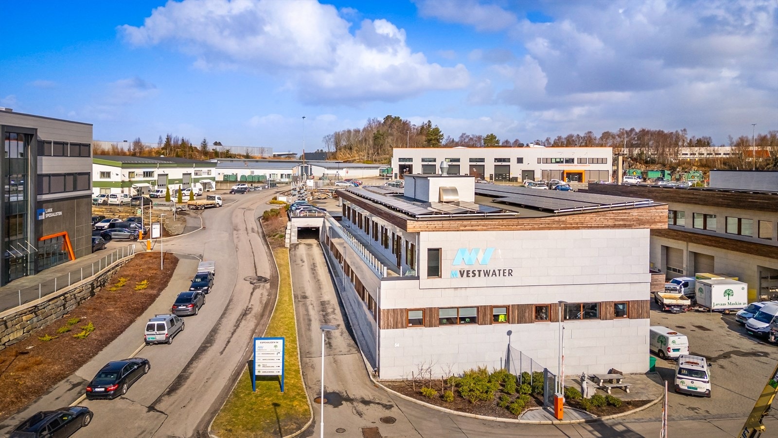 Innkjøring til felles garasje.