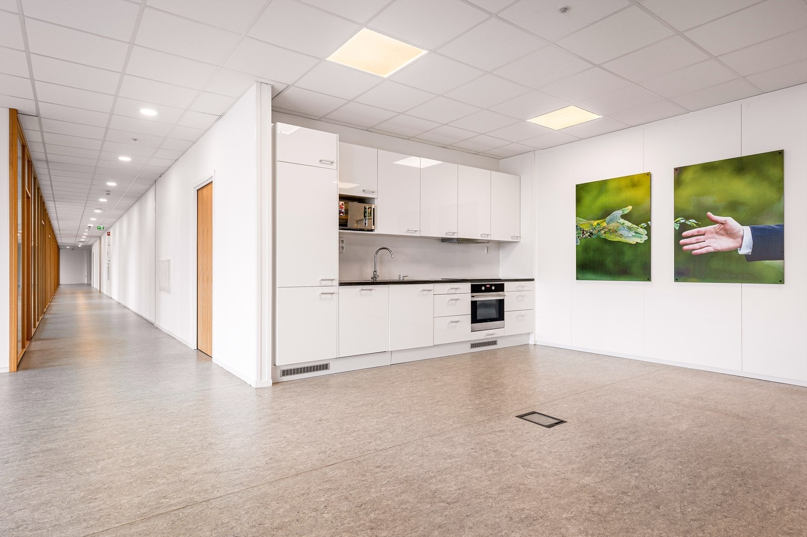 Kjøkken med spiseplass.