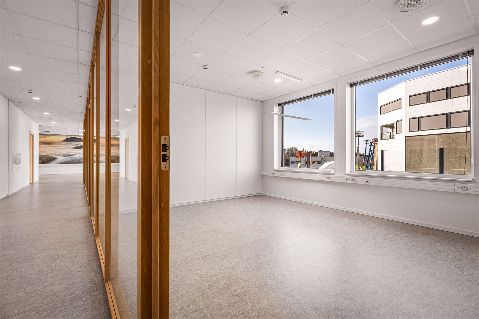 Kontorlokalene er i dag innredet med cellekontor i forskjellige størrelser. Planløsning kan enkelt tilpasses for nye leietakere.