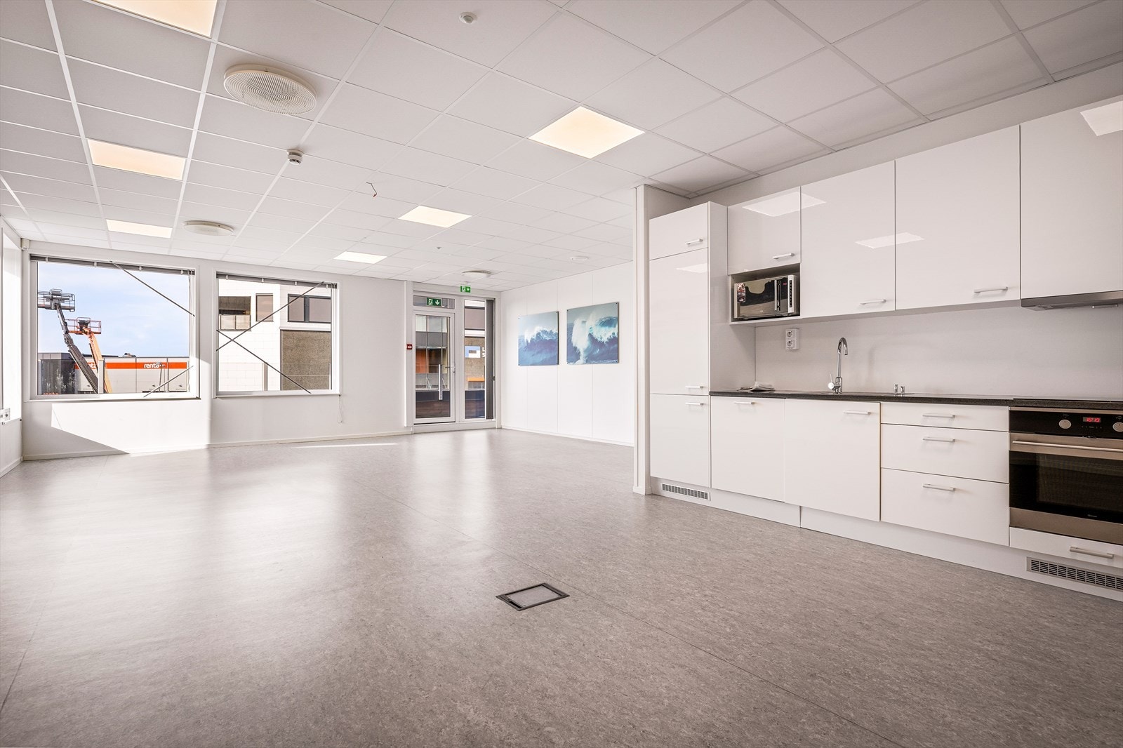 Direkte utgang til terrasse fra kjøkken/spiserom.