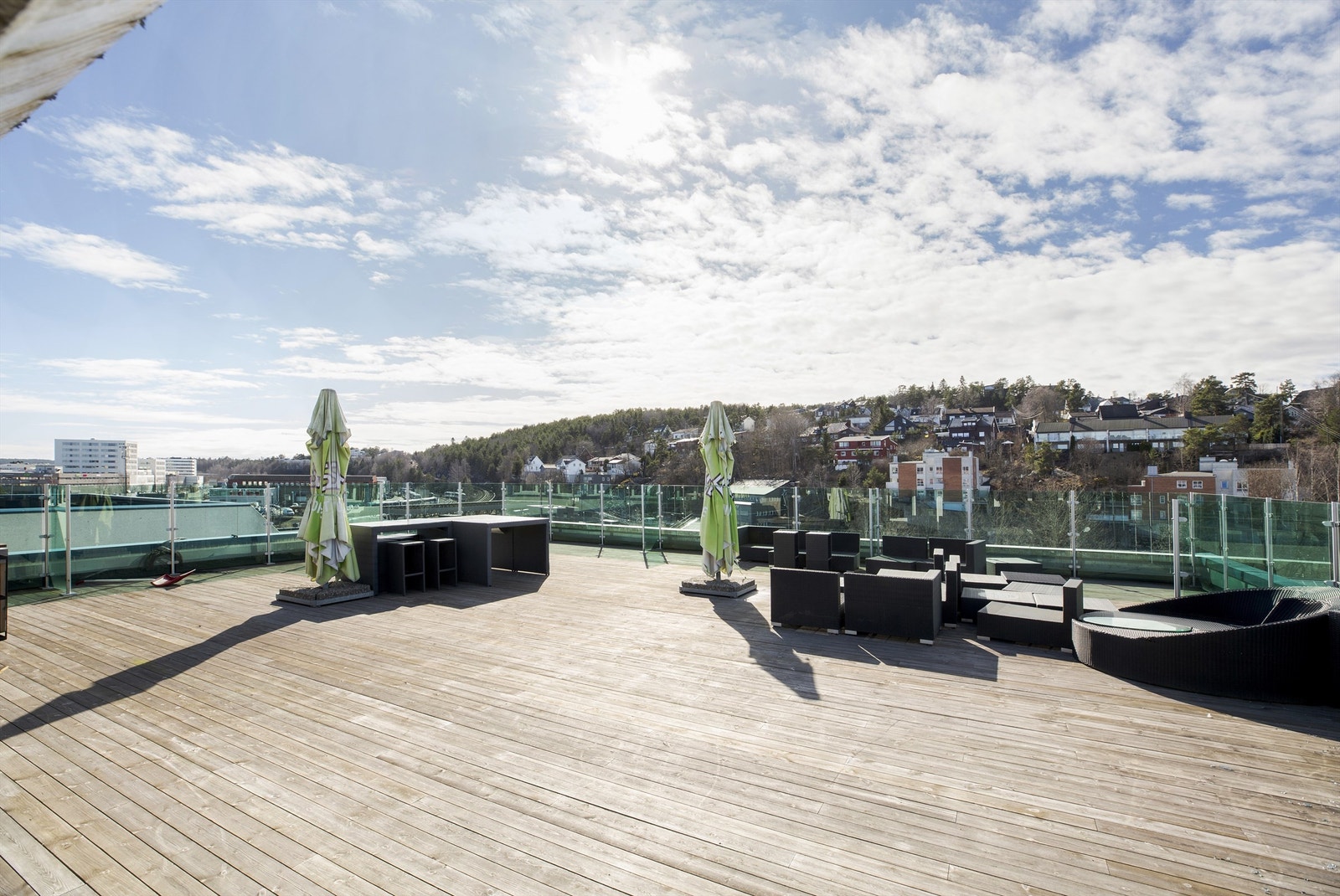 Stor takterrasse eksklusiv for dette lokalet Galleribilde
