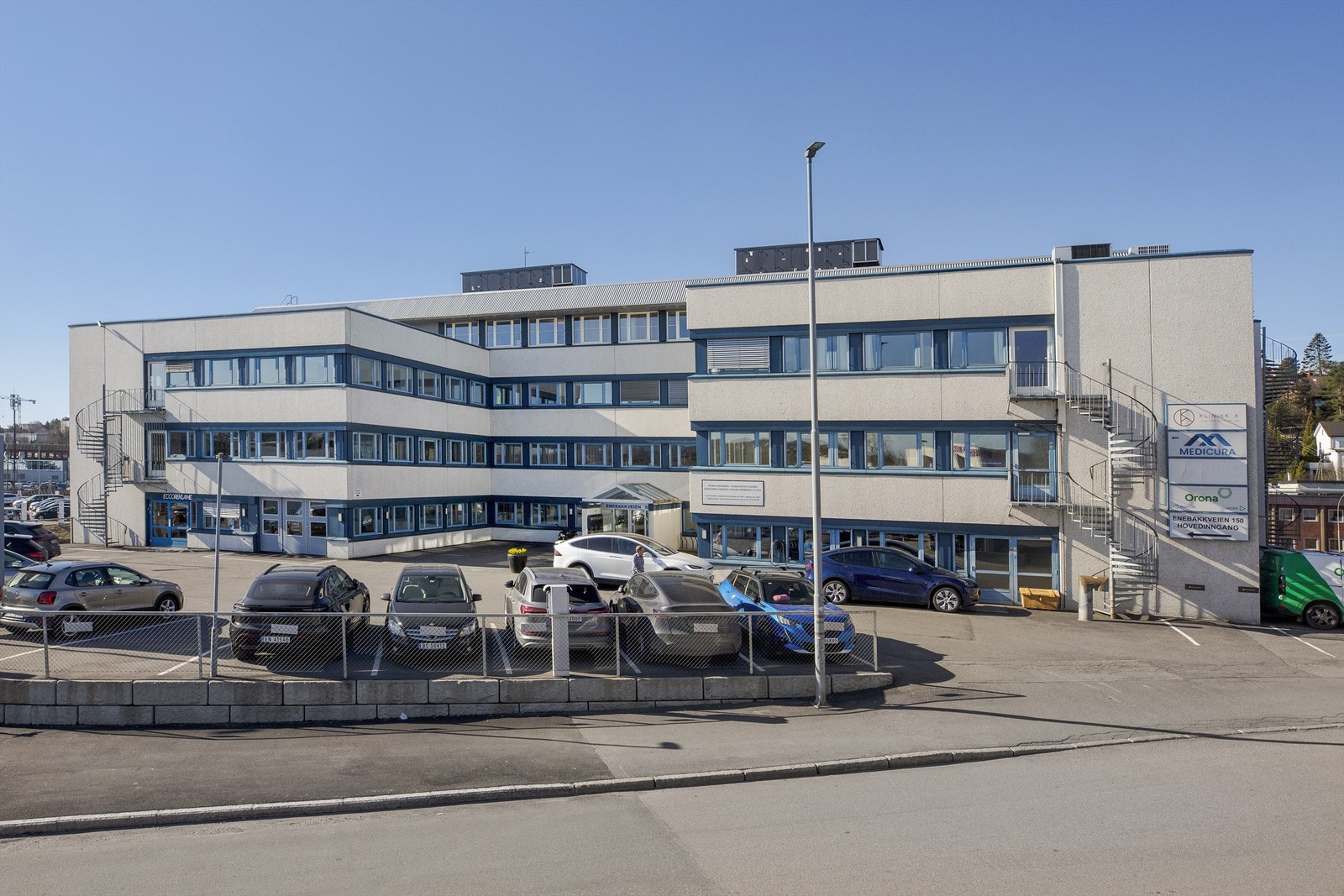 Fasade - god parkeringsdekning Galleribilde