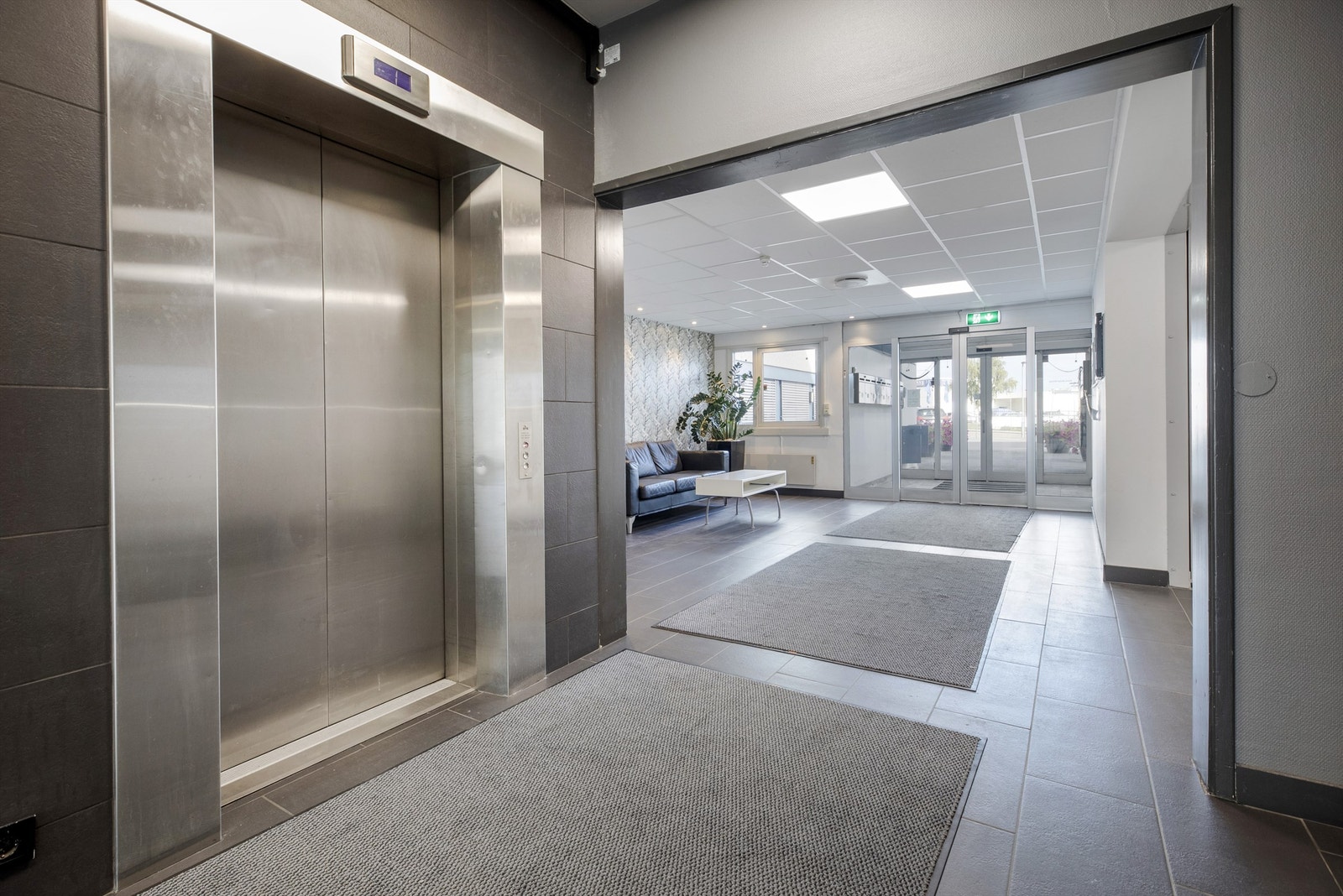 Inngangsparti - heis Galleribilde