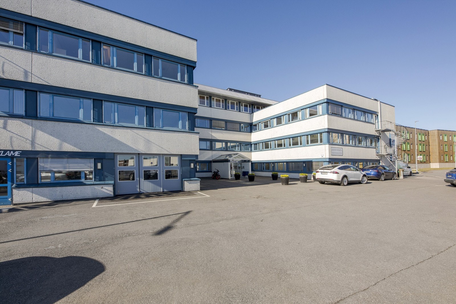 Fasade - inngang Galleribilde