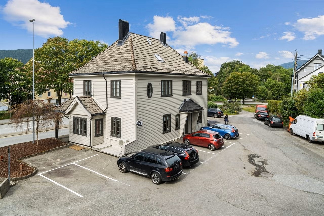 Wernerholmsvegen 81, presentert av EiendomsMegler 1 Næringseiendom v/ Tomas Kartvedt og Stephane Trotta