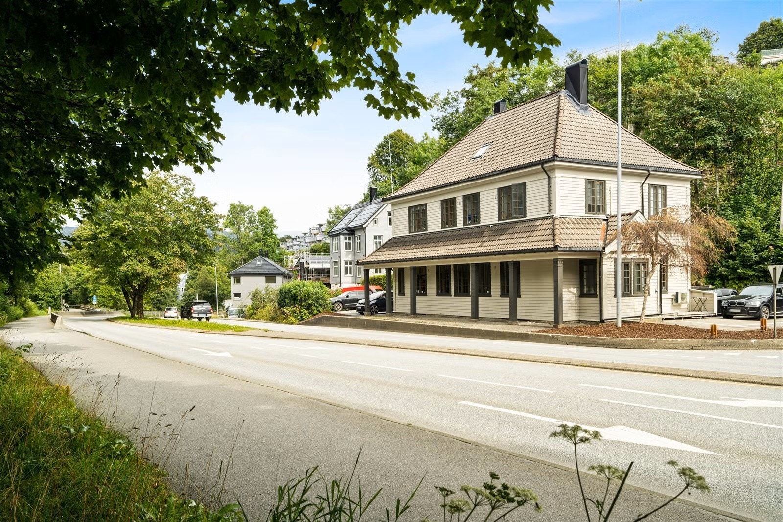 Ta kontakt med megler for ytterligere informasjon om eiendommen