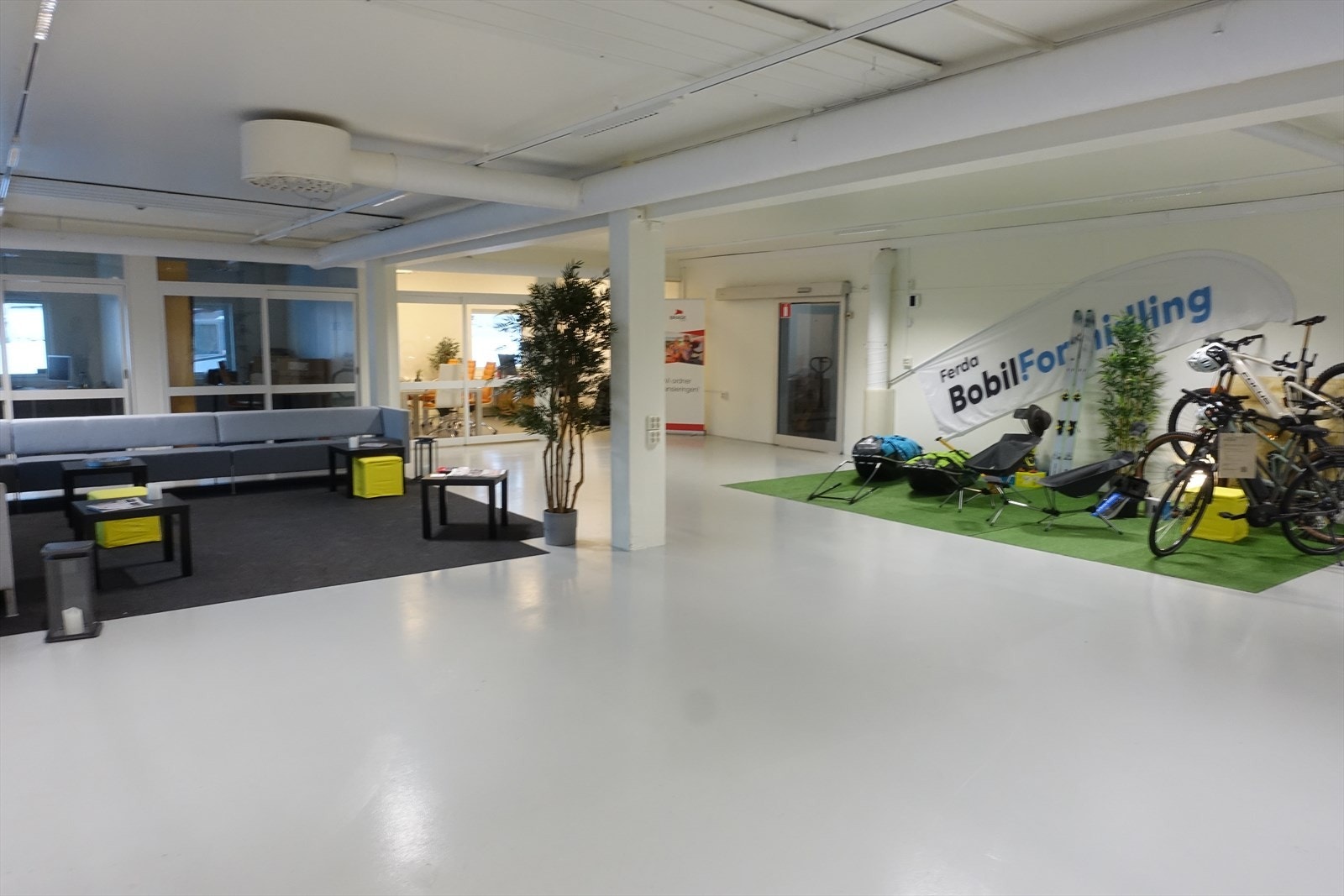 Salgsareal og lager Galleribilde