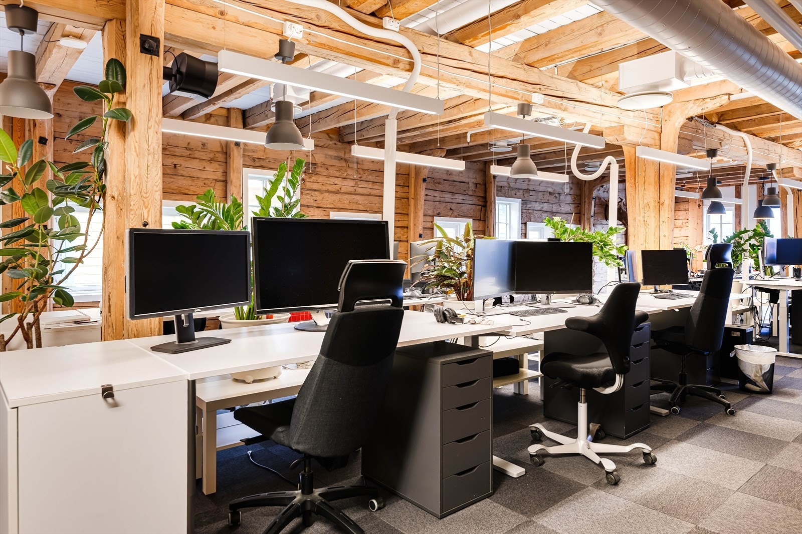 Nagelgården 6, 2. etg. kontor: BTA 375 m² er innredet med 1 cellekontor, kontorlandskap, møterom, kjøkken og sosial sone.