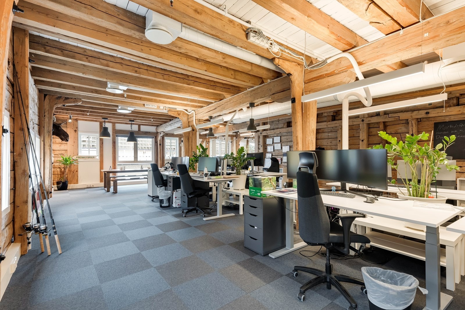 Nagelgården 6, 2. etg. kontor: BTA 375 m² er innredet med 1 cellekontor, kontorlandskap, møterom, kjøkken og sosial sone.