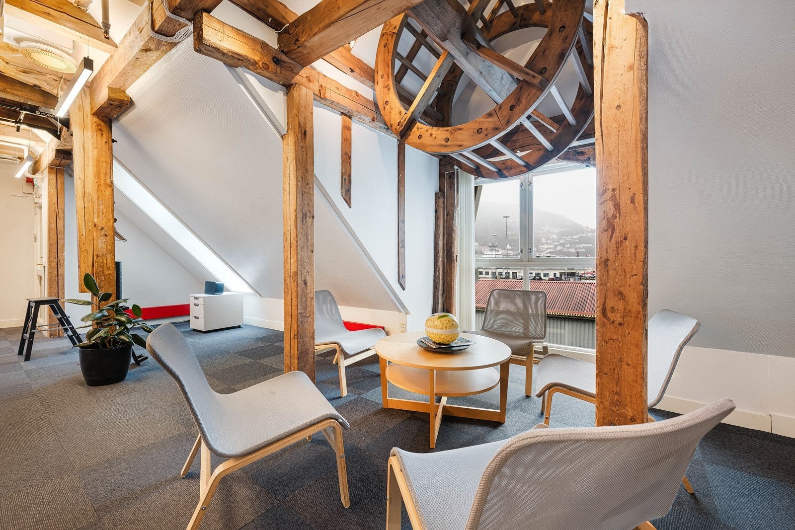 Nagelgråden 6 3. etg. kontor: BTA 270 m² er innredet med 1 cellekontor, kontorlandskap, teamkontor.