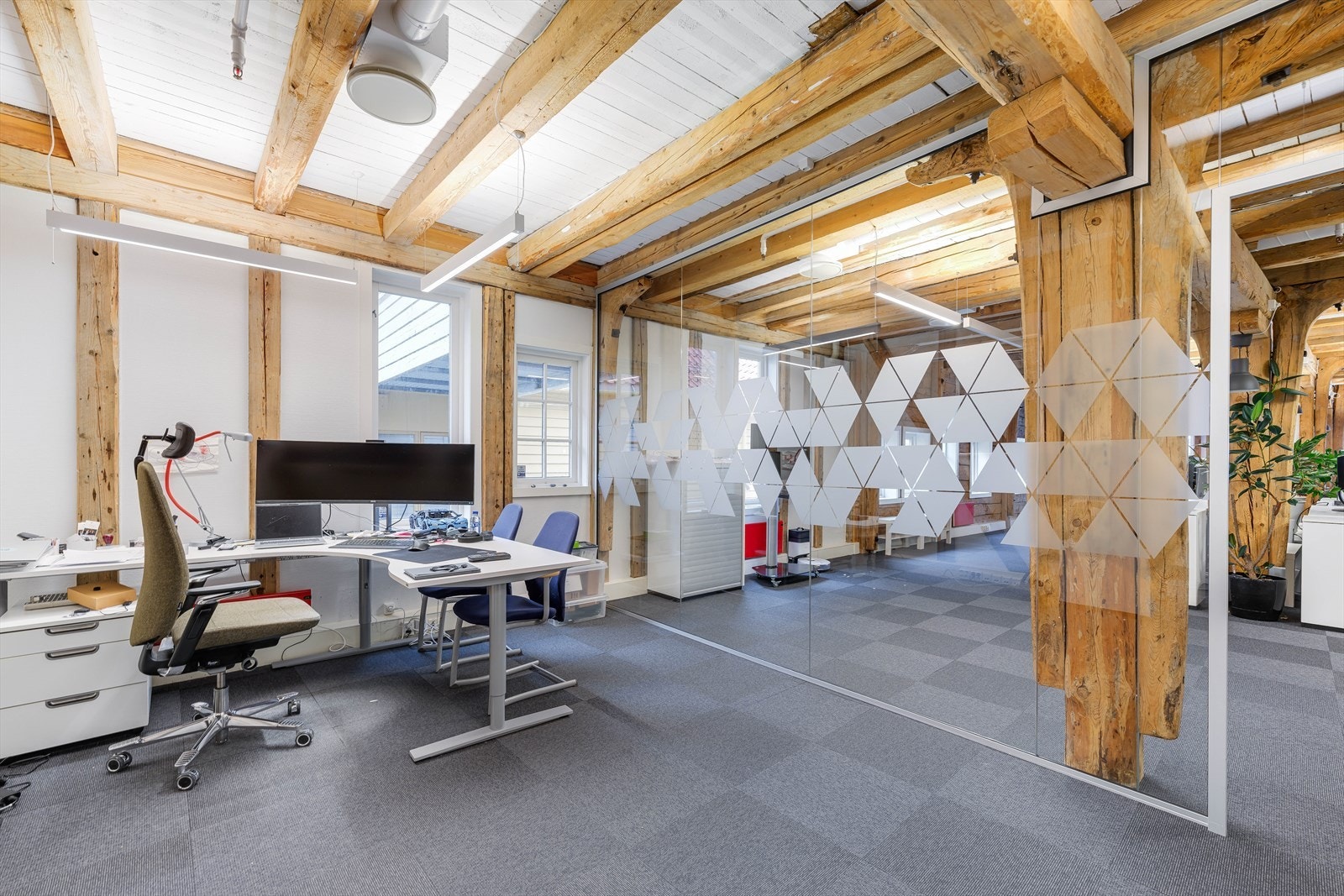 Nagelgården 6, 2. etg. kontor: BTA 375 m² er innredet med 1 cellekontor, kontorlandskap, møterom, kjøkken og sosial sone.
